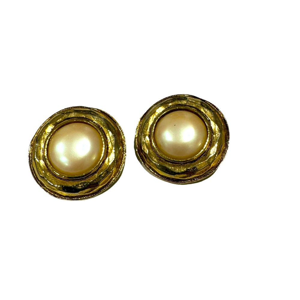 Vintage faux gold and pearl earrings.
